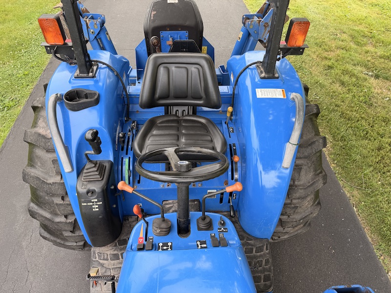 2005 New Holland TC55DA Tractor Loader Backhoe - Image 10