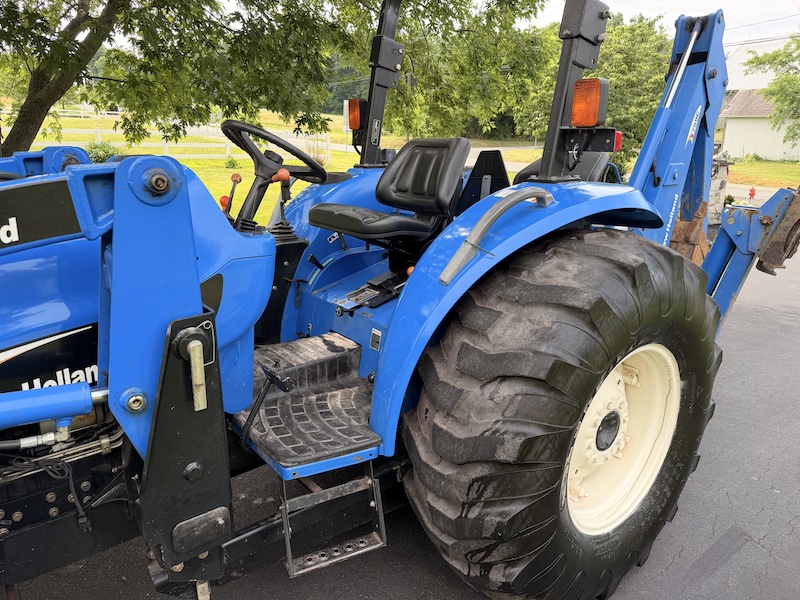 2005 New Holland TC55DA Tractor Loader Backhoe - Image 25