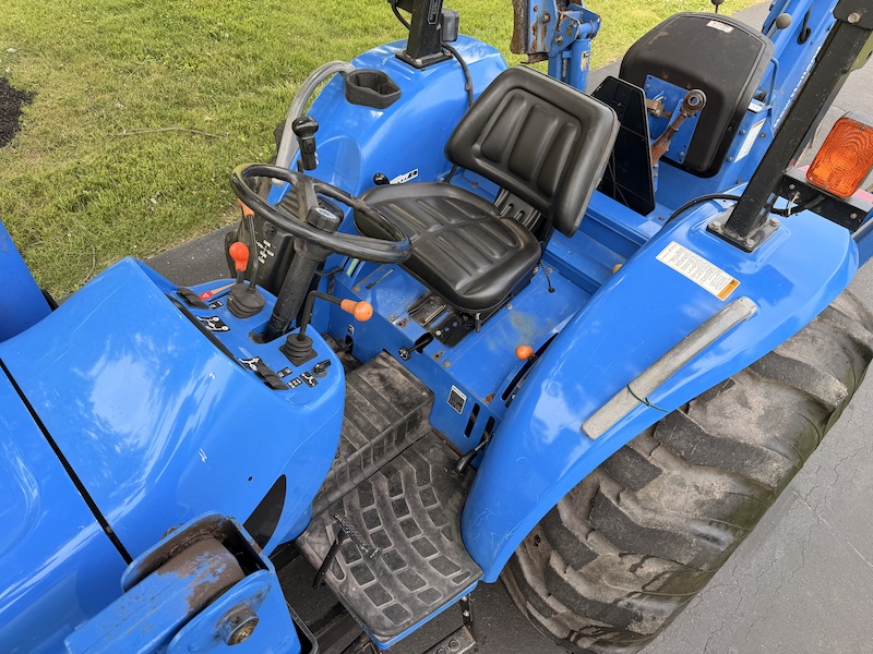 2005 New Holland TC55DA Tractor Loader Backhoe - Image 26