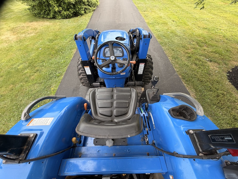 2005 New Holland TC55DA Tractor Loader Backhoe - Image 30