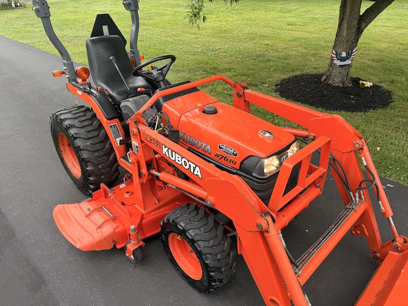 2004 Kubota B7610 Tractor Loader Mower - Image 7