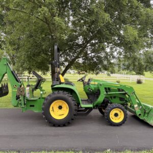 2022 John Deere 3032E Tractor Loader Backhoe