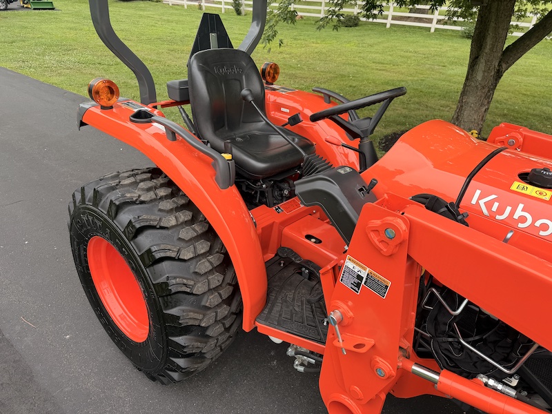 2024 Kubota L2502 Tractor Loader - Image 10