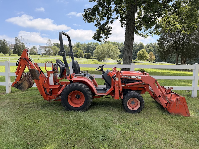 1999 Kubota B2400 Tractor Loader Backhoe