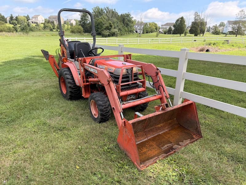 1999 Kubota B2400 Tractor Loader Backhoe - Image 15