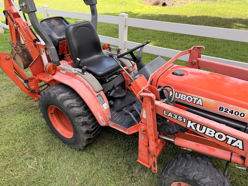 1999 Kubota B2400 Tractor Loader Backhoe - Image 17