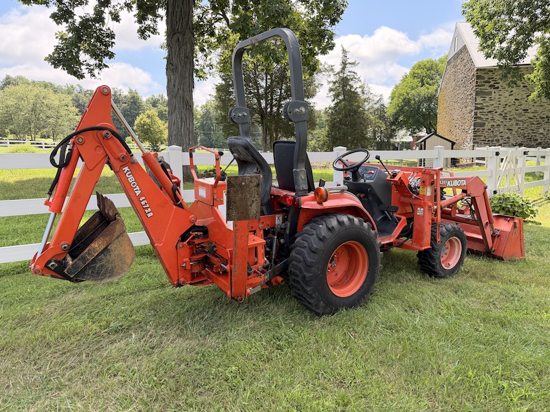 1999 Kubota B2400 Tractor Loader Backhoe - Image 18
