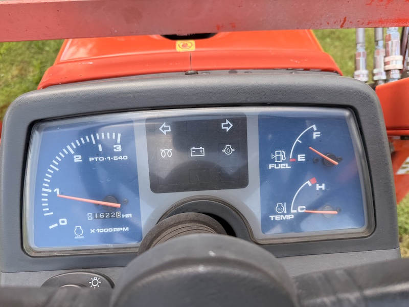 1999 Kubota B2400 Tractor Loader Backhoe - Image 20