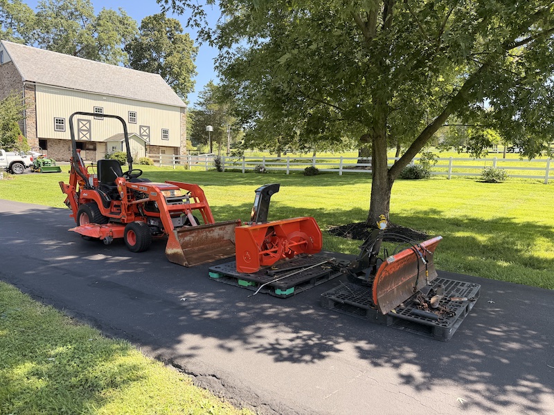 2003 Kubota BX22 Tractor Loader Backhoe Mower Snowplow Snowblower - Image 3