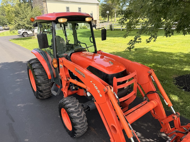 2009 Kubota Grand L5740 Tractor Loader Cab - Image 9