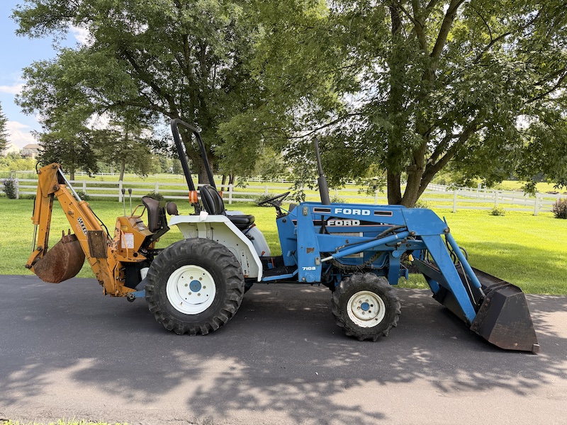 1989 Ford 1320 Tractor Loader Backhoe