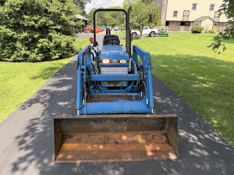 1989 Ford 1320 Tractor Loader Backhoe - Image 5