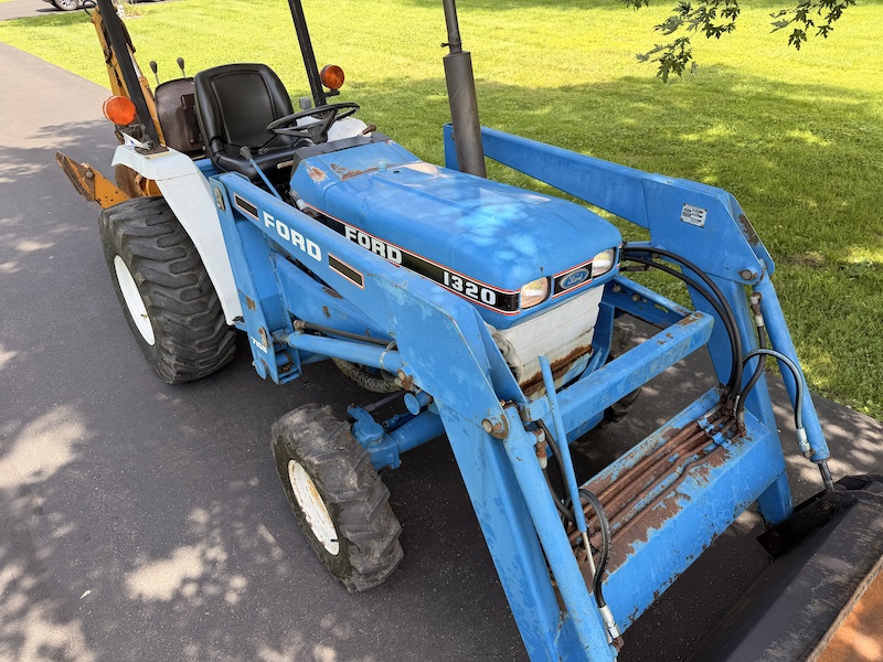 1989 Ford 1320 Tractor Loader Backhoe - Image 7
