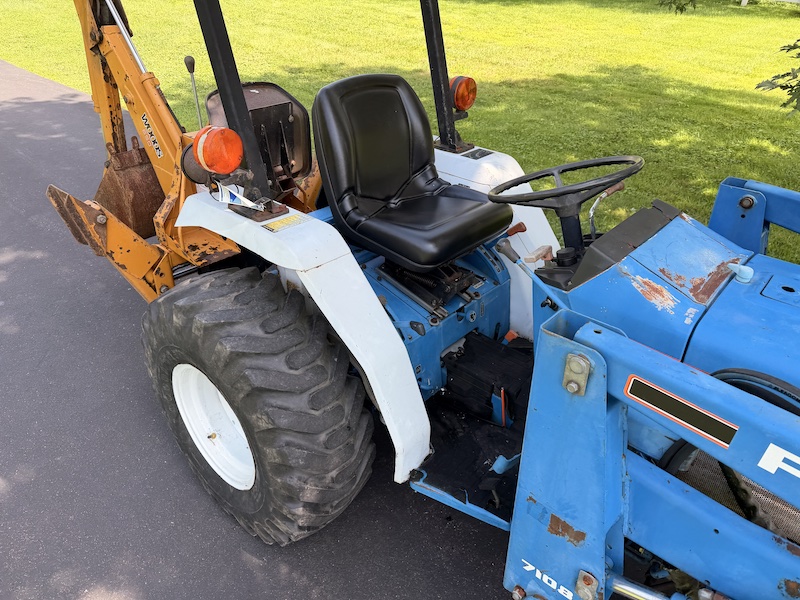1989 Ford 1320 Tractor Loader Backhoe - Image 8
