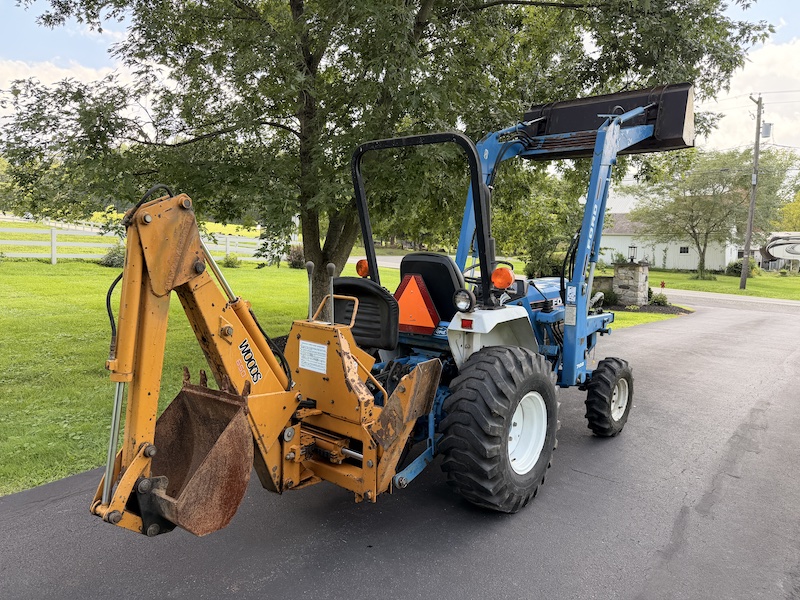 1989 Ford 1320 Tractor Loader Backhoe - Image 10