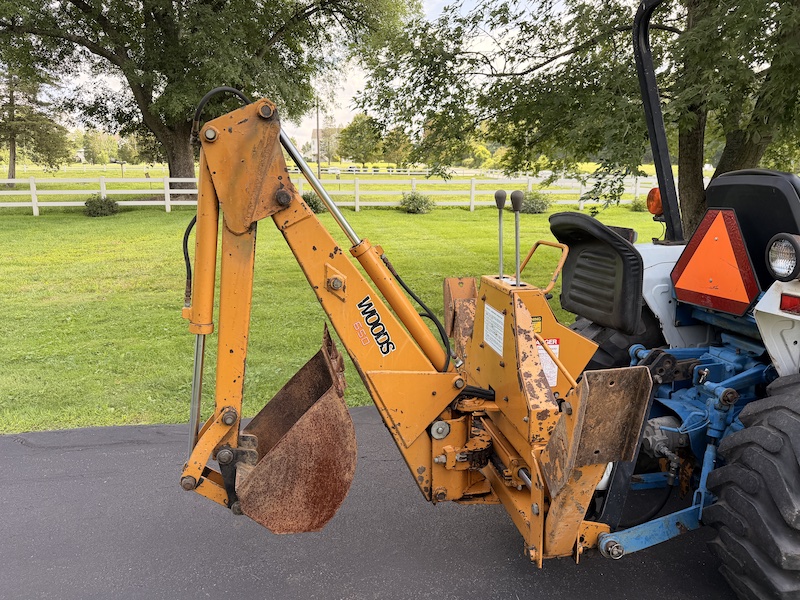 1989 Ford 1320 Tractor Loader Backhoe - Image 11