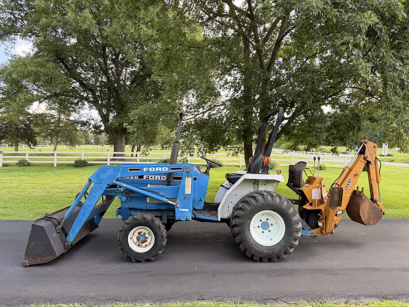 1989 Ford 1320 Tractor Loader Backhoe - Image 12