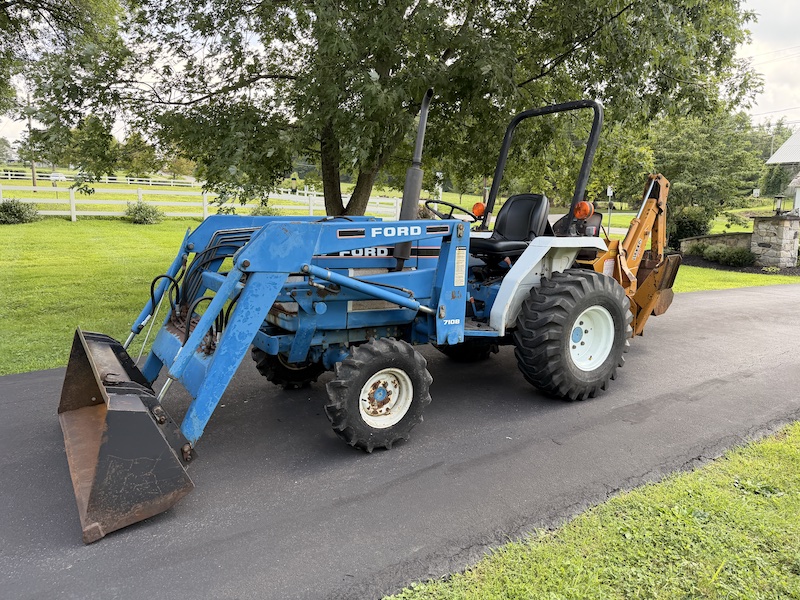 1989 Ford 1320 Tractor Loader Backhoe - Image 13