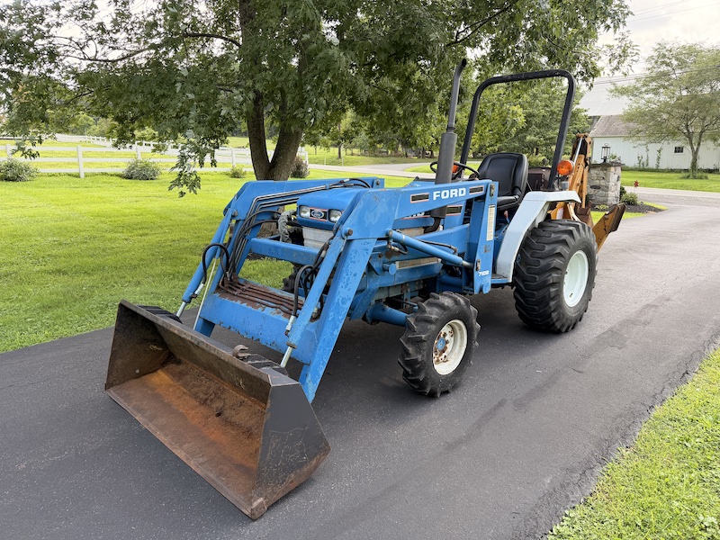 1989 Ford 1320 Tractor Loader Backhoe - Image 14