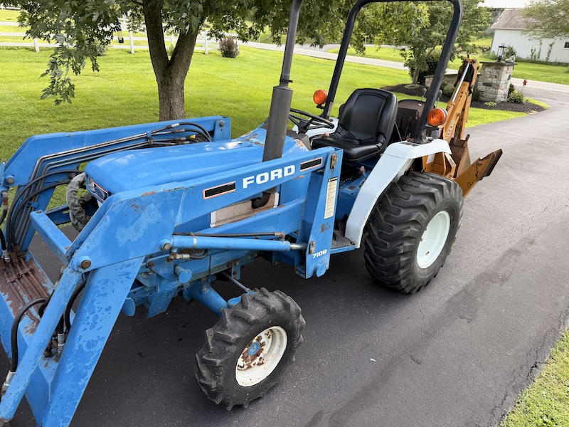 1989 Ford 1320 Tractor Loader Backhoe - Image 15