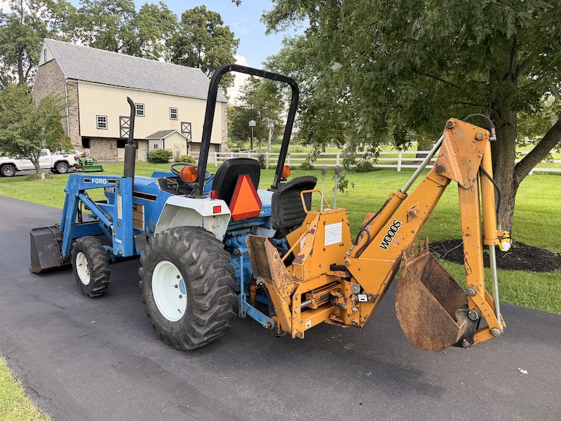 1989 Ford 1320 Tractor Loader Backhoe - Image 17