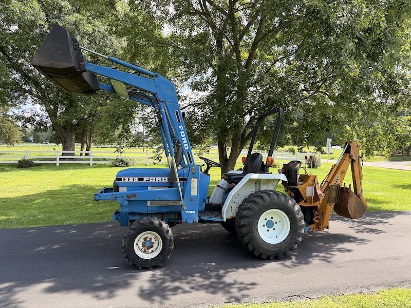 1989 Ford 1320 Tractor Loader Backhoe - Image 19