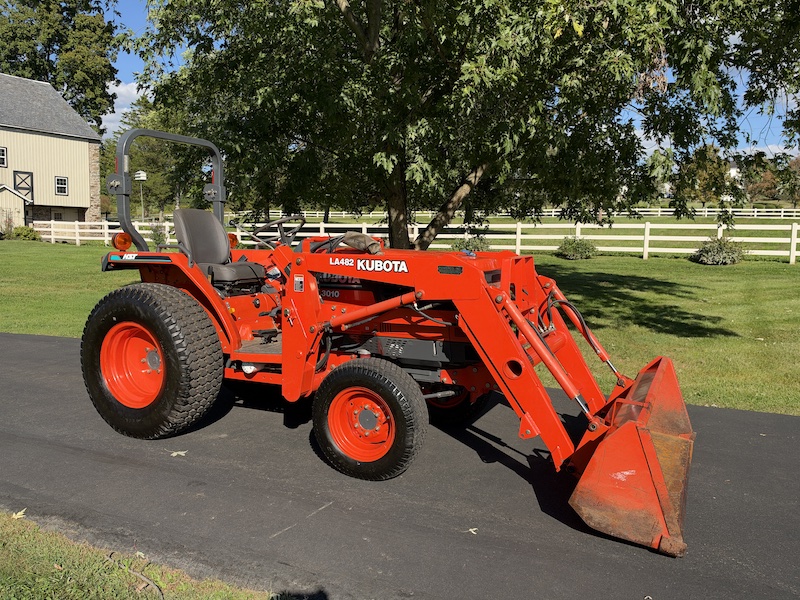 2002 Kubota Grand L3010 Tractor Loader - Image 3