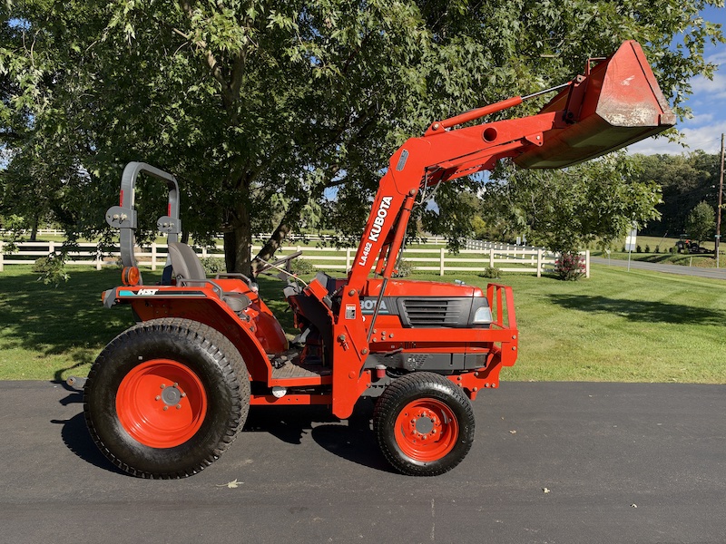 2002 Kubota Grand L3010 Tractor Loader - Image 9