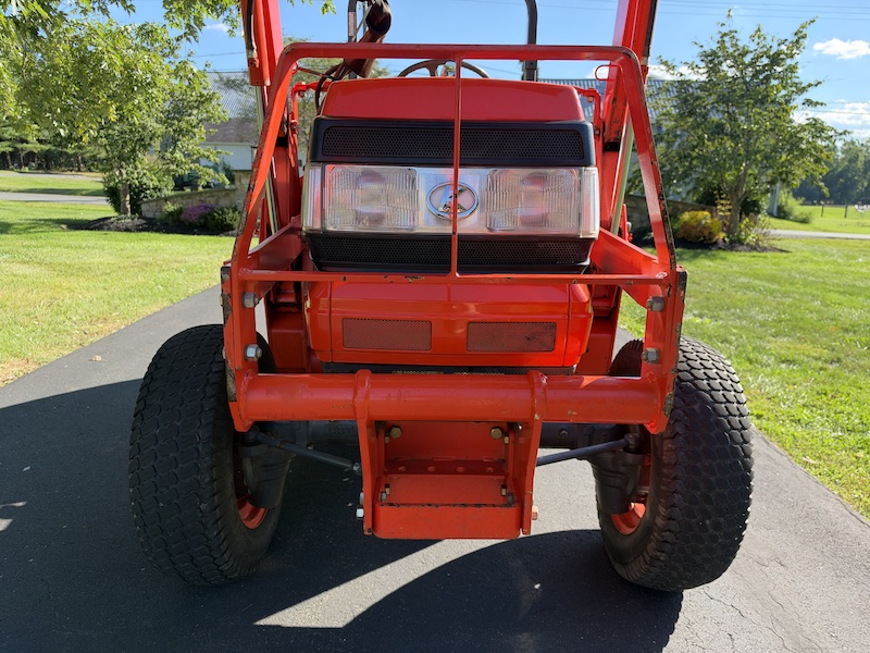 2002 Kubota Grand L3010 Tractor Loader - Image 21