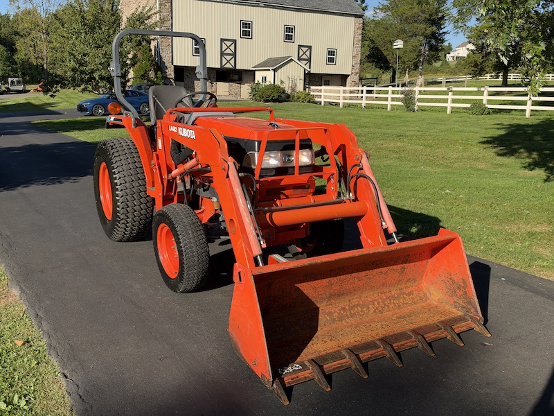 2001 Kubota Grand L3010 Tractor Loader - Image 4