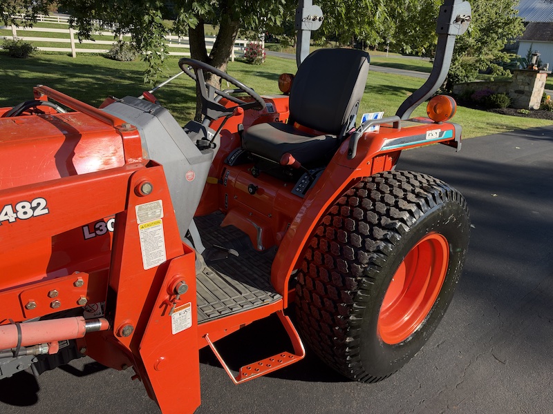 2001 Kubota Grand L3010 Tractor Loader - Image 16