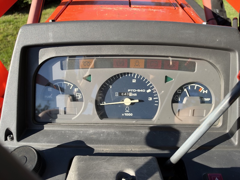 2001 Kubota Grand L3010 Tractor Loader - Image 27