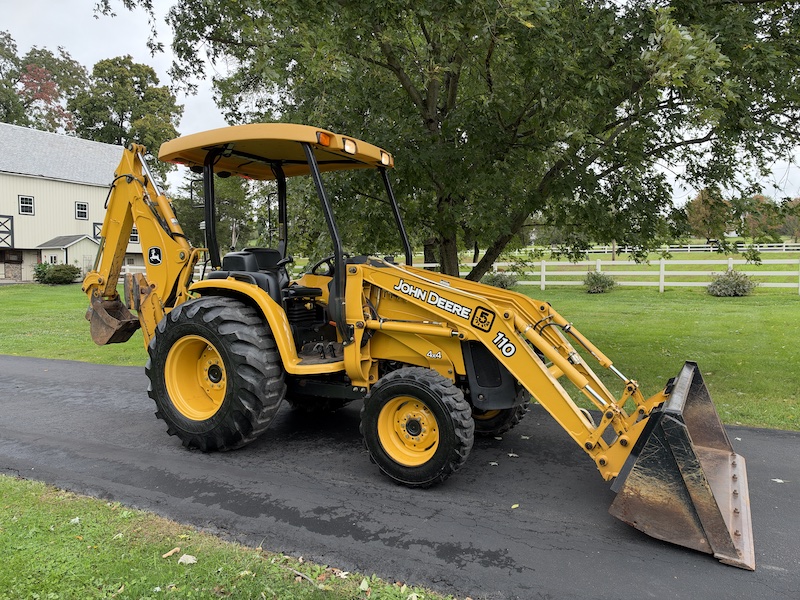 2004 John Deere 110 Tractor Loader Backhoe - Image 3