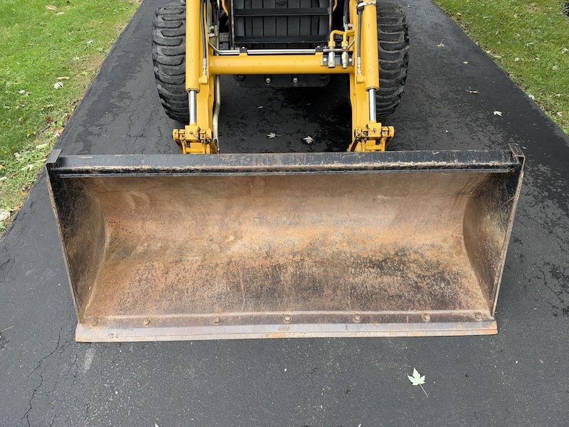 2004 John Deere 110 Tractor Loader Backhoe - Image 6