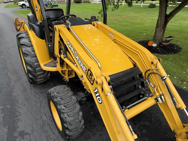 2004 John Deere 110 Tractor Loader Backhoe - Image 8
