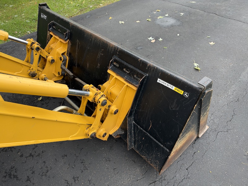 2004 John Deere 110 Tractor Loader Backhoe - Image 9