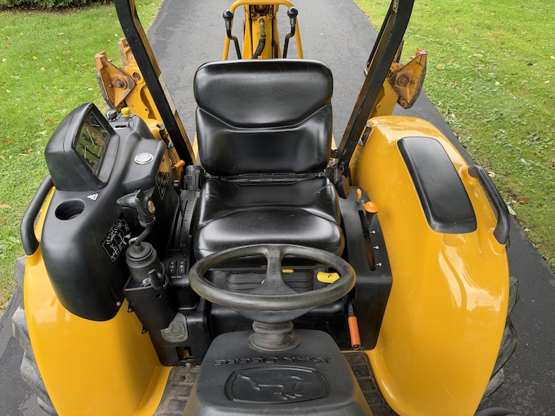 2004 John Deere 110 Tractor Loader Backhoe - Image 10