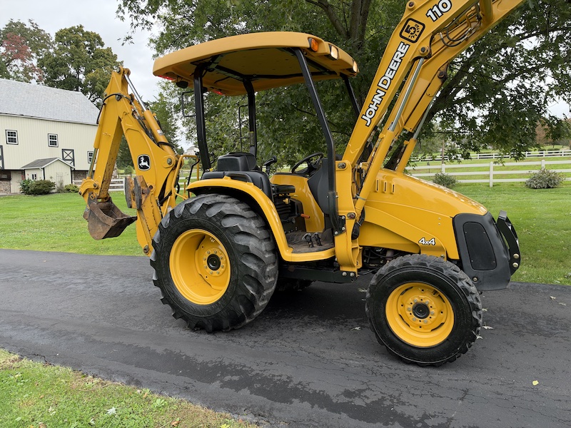 2004 John Deere 110 Tractor Loader Backhoe - Image 12