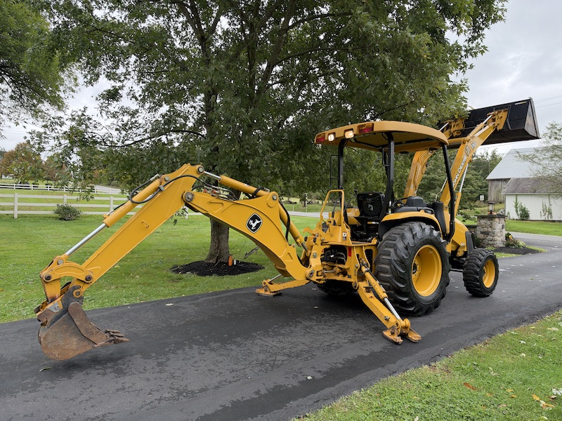 2004 John Deere 110 Tractor Loader Backhoe - Image 15