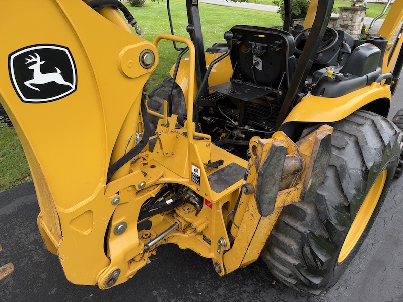 2004 John Deere 110 Tractor Loader Backhoe - Image 16
