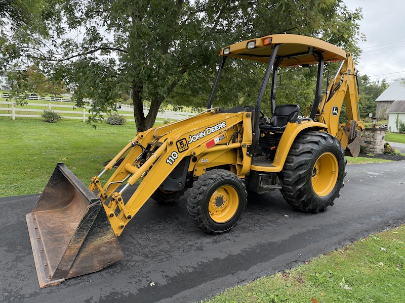 2004 John Deere 110 Tractor Loader Backhoe - Image 18
