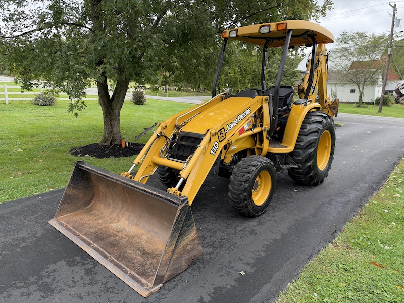 2004 John Deere 110 Tractor Loader Backhoe - Image 19