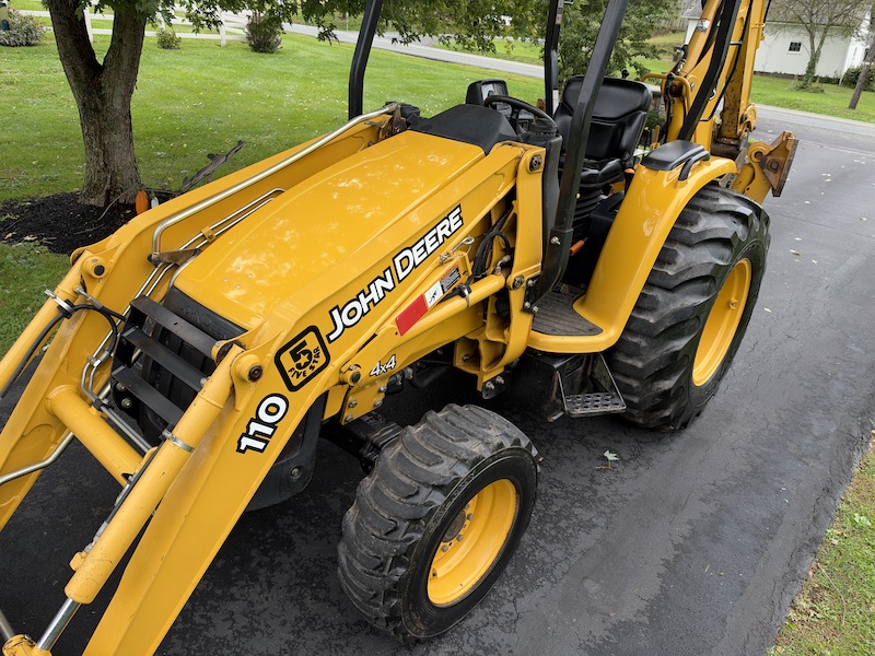 2004 John Deere 110 Tractor Loader Backhoe - Image 20