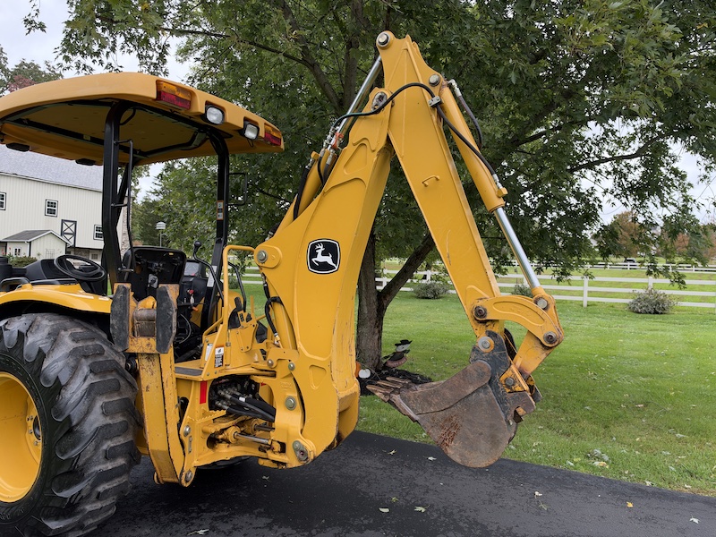 2004 John Deere 110 Tractor Loader Backhoe - Image 23