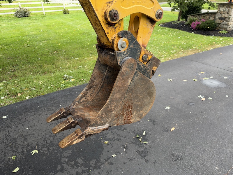 2004 John Deere 110 Tractor Loader Backhoe - Image 24