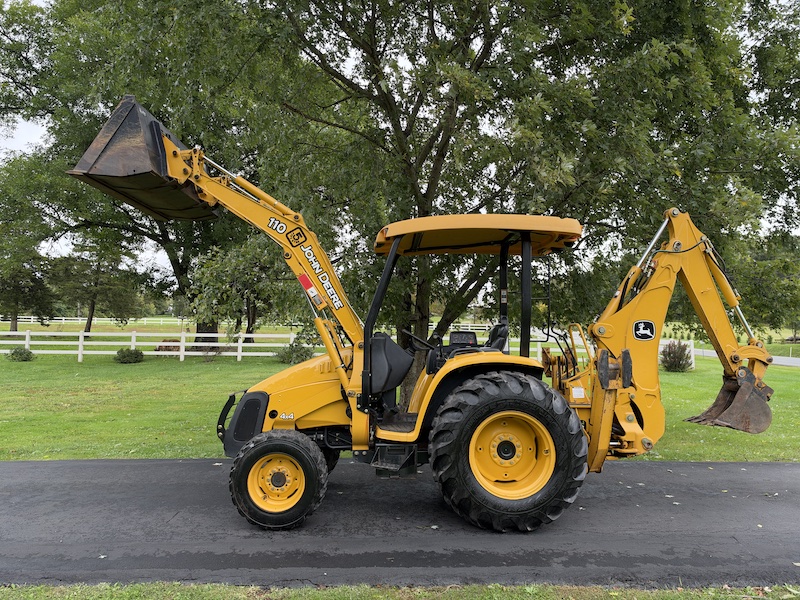 2004 John Deere 110 Tractor Loader Backhoe - Image 27