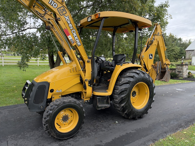 2004 John Deere 110 Tractor Loader Backhoe - Image 28