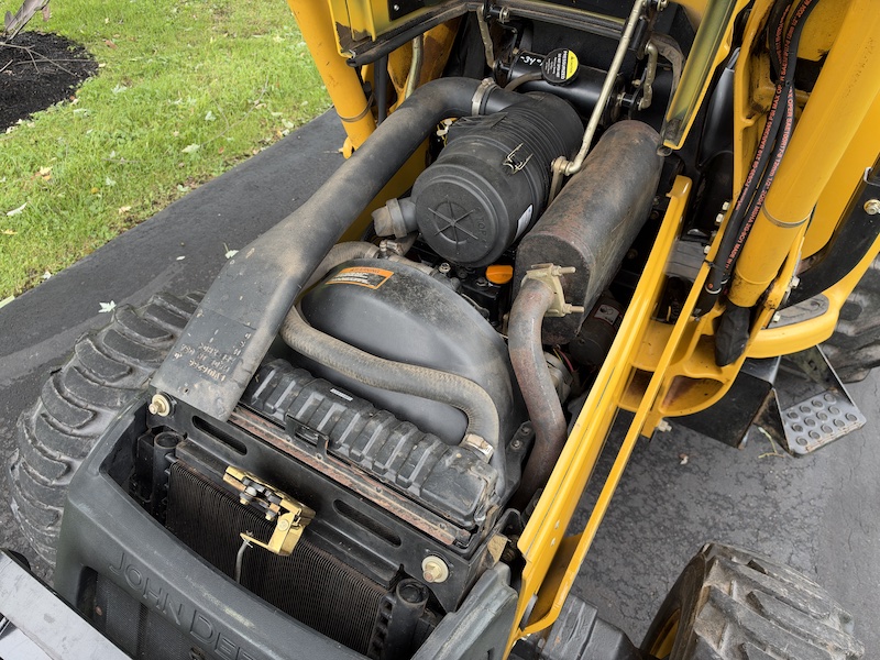 2004 John Deere 110 Tractor Loader Backhoe - Image 29