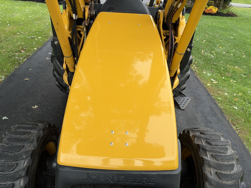 2004 John Deere 110 Tractor Loader Backhoe - Image 30