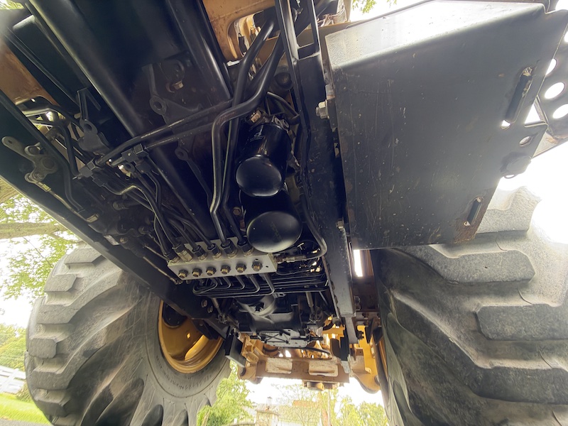 2004 John Deere 110 Tractor Loader Backhoe - Image 35